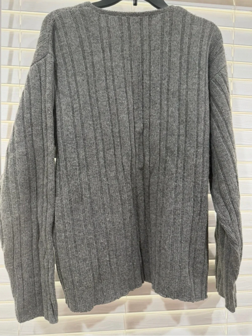 Vintage J. Crew 100% Wool Men’s Ribbed V-Neck Chunky Sweater in Heather Gray